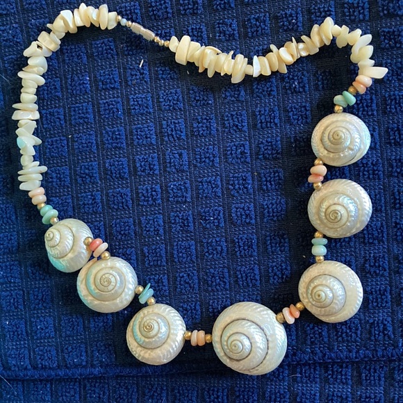 Shell Necklace - Picture 2 of 3